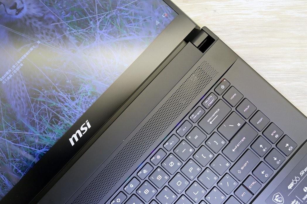 GS66 Stealth螢幕可平躺,在電競筆電市場相當少見。 彭子豪/攝影 GS66 Stealth螢幕可平躺,在電競筆電市場相當少見。 彭子豪/攝影