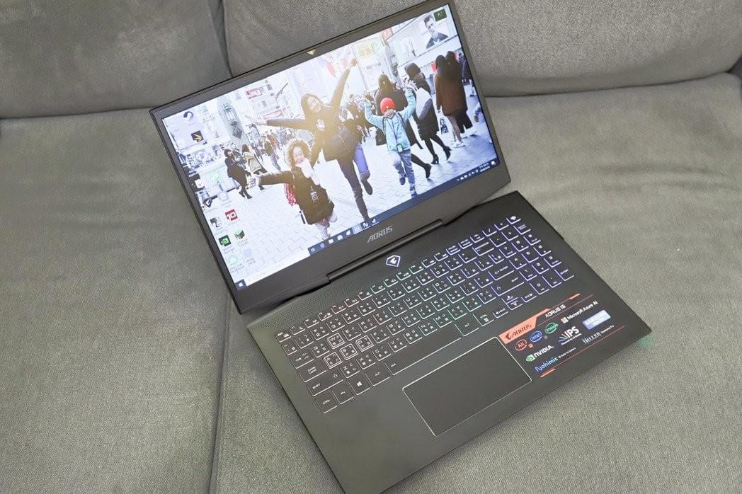 AORUS 15 SA整體視覺個性十足。 彭子豪/攝影 AORUS 15 SA整體視覺個性十足。 彭子豪/攝影