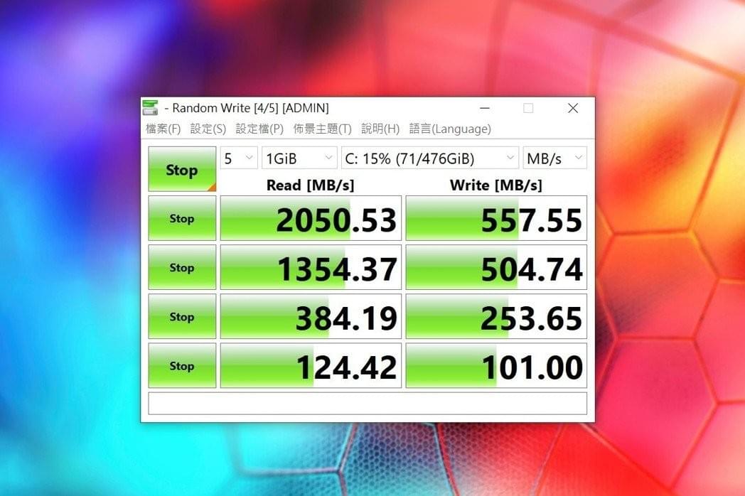 512 GB PCIe SSD無查詢到品牌,跑分表現中高效能,不會讓使用者失望。 彭子豪/攝影 512 GB PCIe SSD無查詢到品牌,跑分表現中高效能,不會讓使用者失望。 彭子豪/攝影
