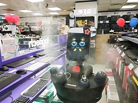 良興豹小秘機器人能於店面巡邏消毒。 良興電子/提供 良興豹小秘機器人能於店面巡邏消毒。 良興電子/提供