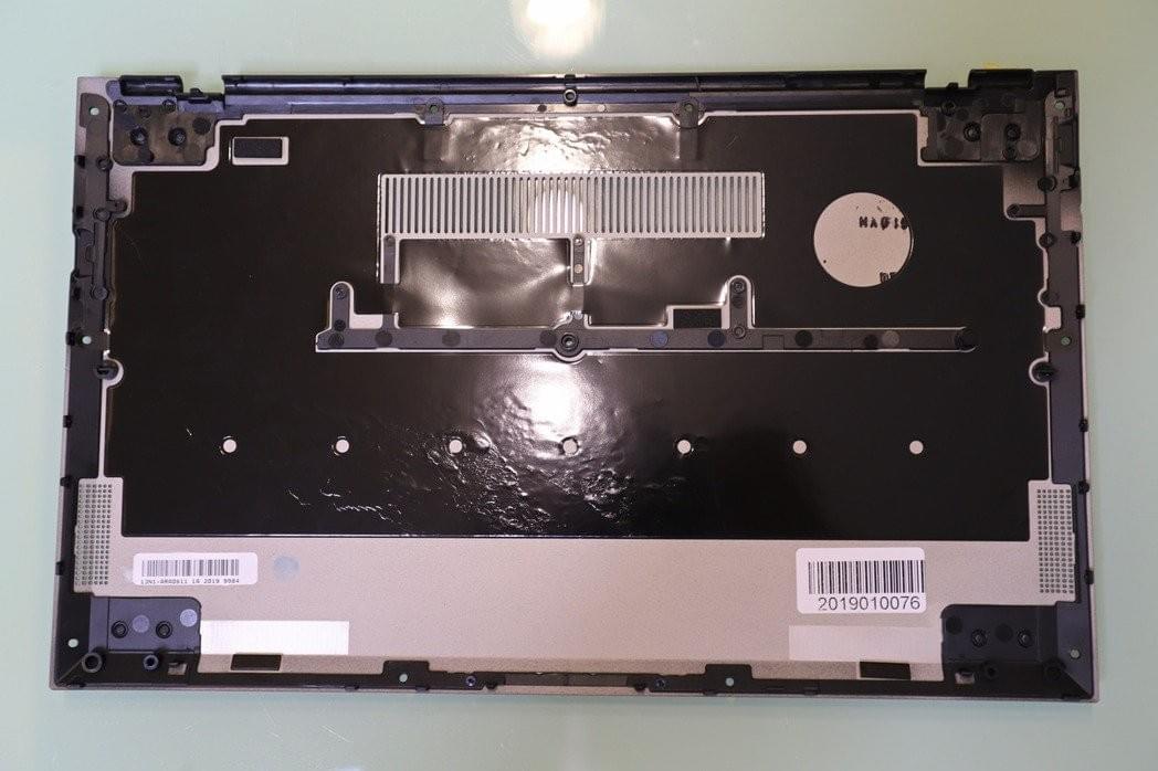 ExpertBook B9450讓機構熱能平均受熱則不需針對單一熱點加強散熱,以達到小風扇、多葉扇取代較大的散熱系統。 彭子豪/攝影 ExpertBook B9450讓機構熱能平均受熱則不需針對單一熱點加強散熱,以達到小風扇、多葉扇取代較大的散熱系統。 彭子豪/攝影