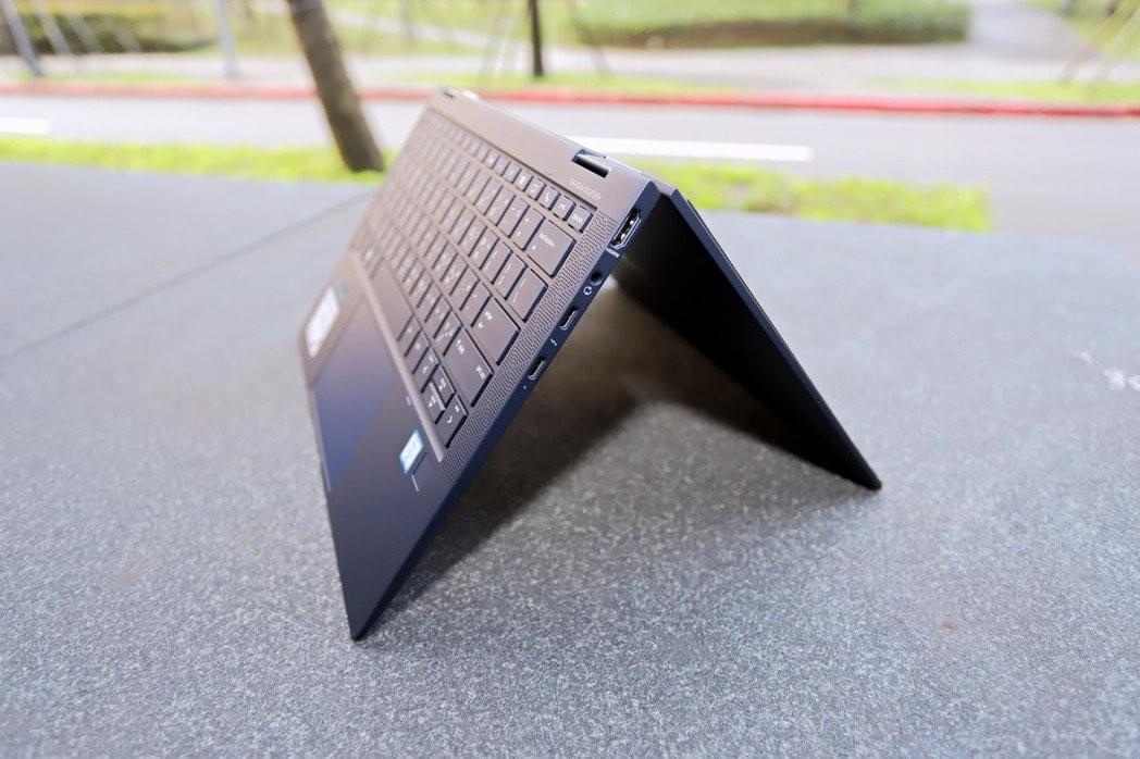 HP EliteBook Dragonfly打破商用筆電的制式設計。 彭子豪/攝影 HP EliteBook Dragonfly打破商用筆電的制式設計。 彭子豪/攝影