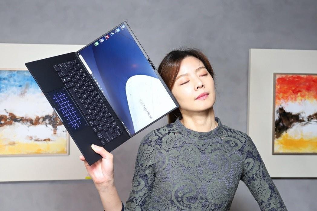 ExpertBook B9450輕、薄設定再以消光黑鎂鋰合金材質配上與極簡線條,在當今商用筆電市場堪稱佳作。 彭子豪/攝影 facebook ExpertBook B9450輕、薄設定再以消光黑鎂鋰合金材質配上與極簡線條,在當今商用筆電市場堪稱佳作。 彭子豪/攝影 facebook