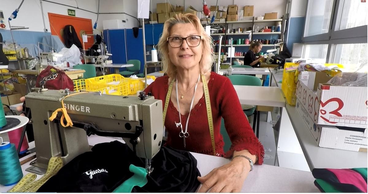 Charo, una de las trabajadoras de las 3.000 viviendas que realizó la confección. Charo, una de las trabajadoras de las 3.000 viviendas que realizó la confección.