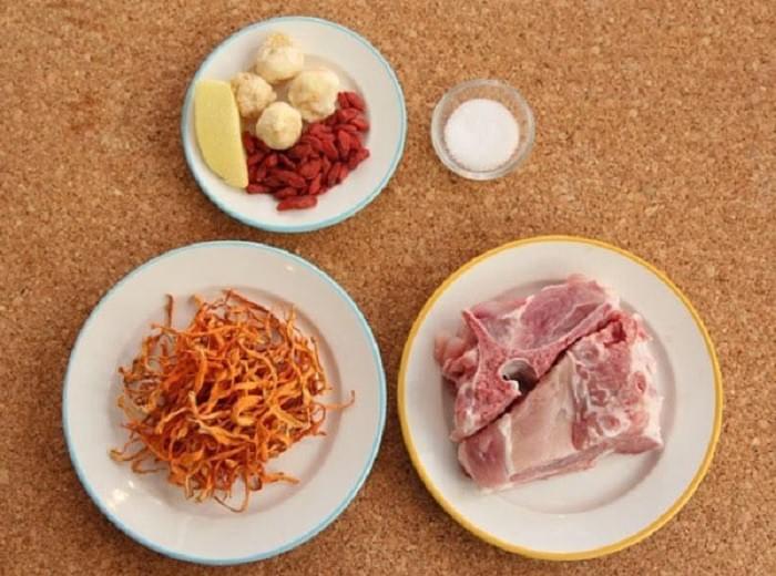 Đông trùng hạ thảo hầm sườn heo Đông trùng hạ thảo hầm sườn heo