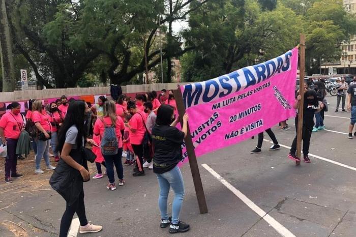 Imagem do protesto realizado por familiares em Porto Alegre-RS Imagem do protesto realizado por familiares em Porto Alegre-RS