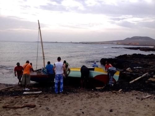 Fishermen go out to sea in Calhau, São Vicente Fishermen go out to sea in Calhau, São Vicente