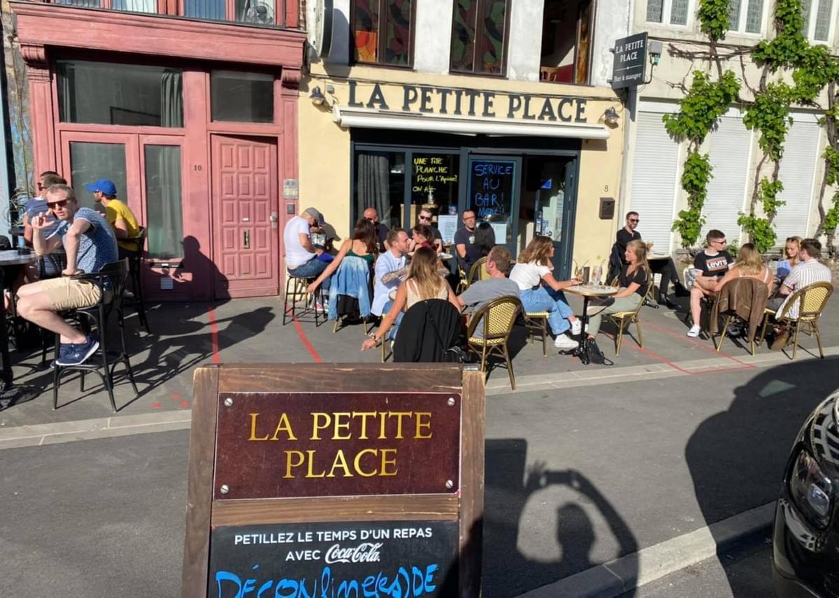 La Petite Place, 8 place de Gand à Lille, Top 10 des meilleurs bars avec terrasse de Lille La Petite Place, 8 place de Gand à Lille, Top 10 des meilleurs bars avec terrasse de Lille