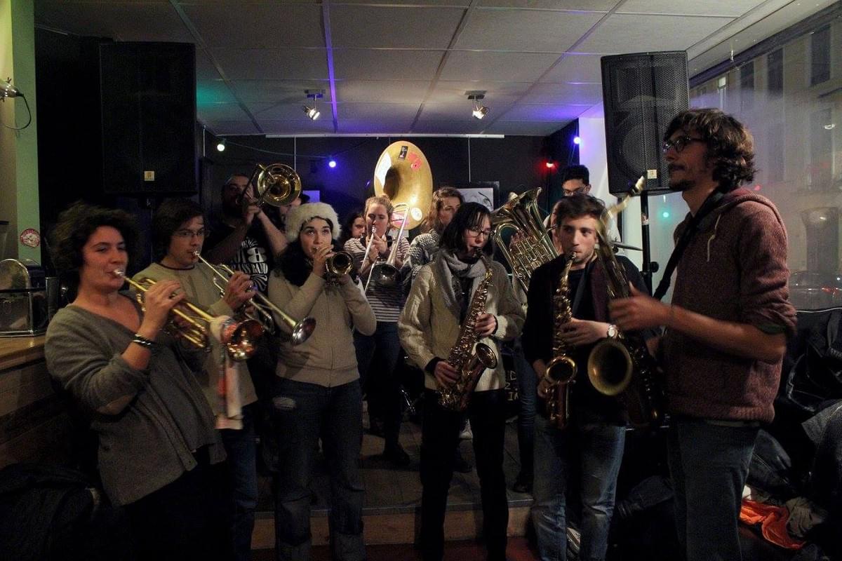 Le Lokarria, 42 rue des Postes à Lille, Top 10 des meilleurs bars pour écouter de la musique live à Lille Le Lokarria, 42 rue des Postes à Lille, Top 10 des meilleurs bars pour écouter de la musique live à Lille