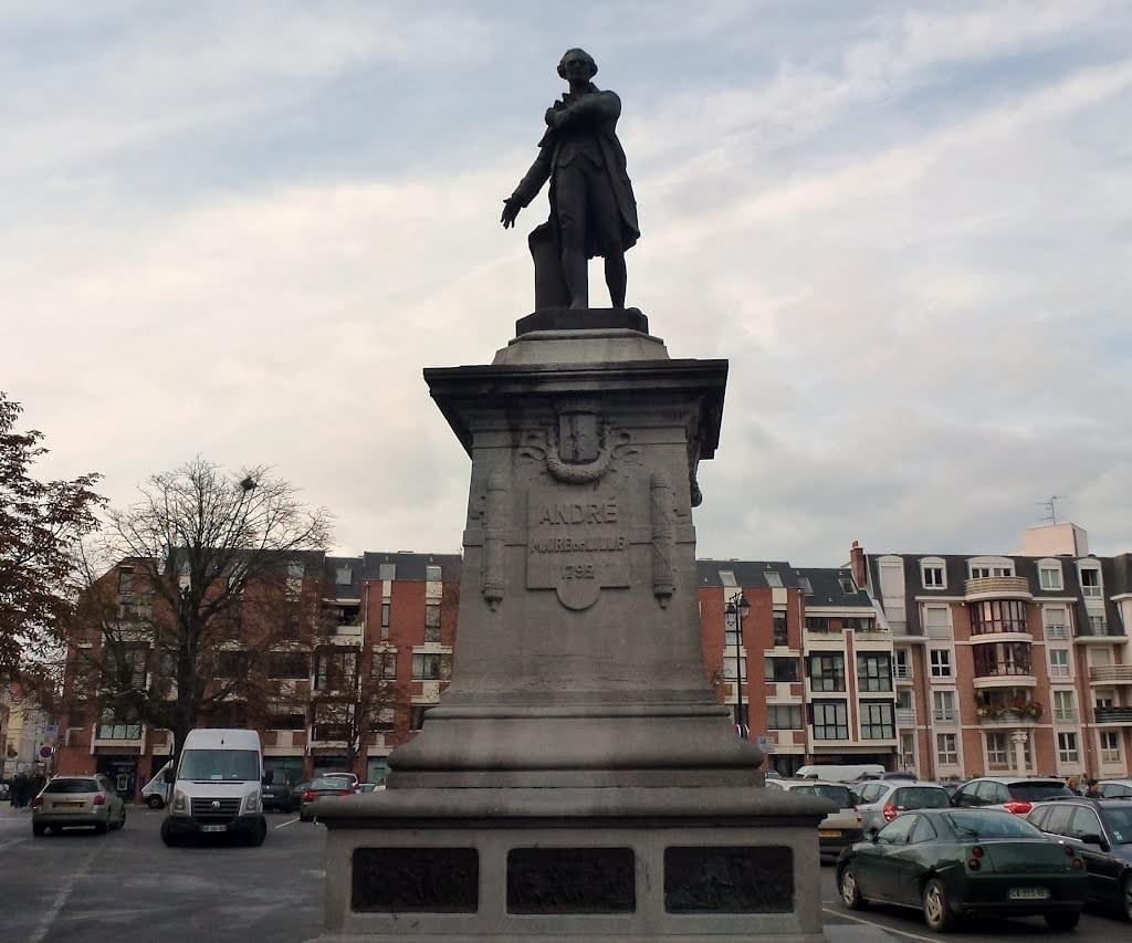 Place du Concert, Lille, statue du maire André Place du Concert, Lille, statue du maire André