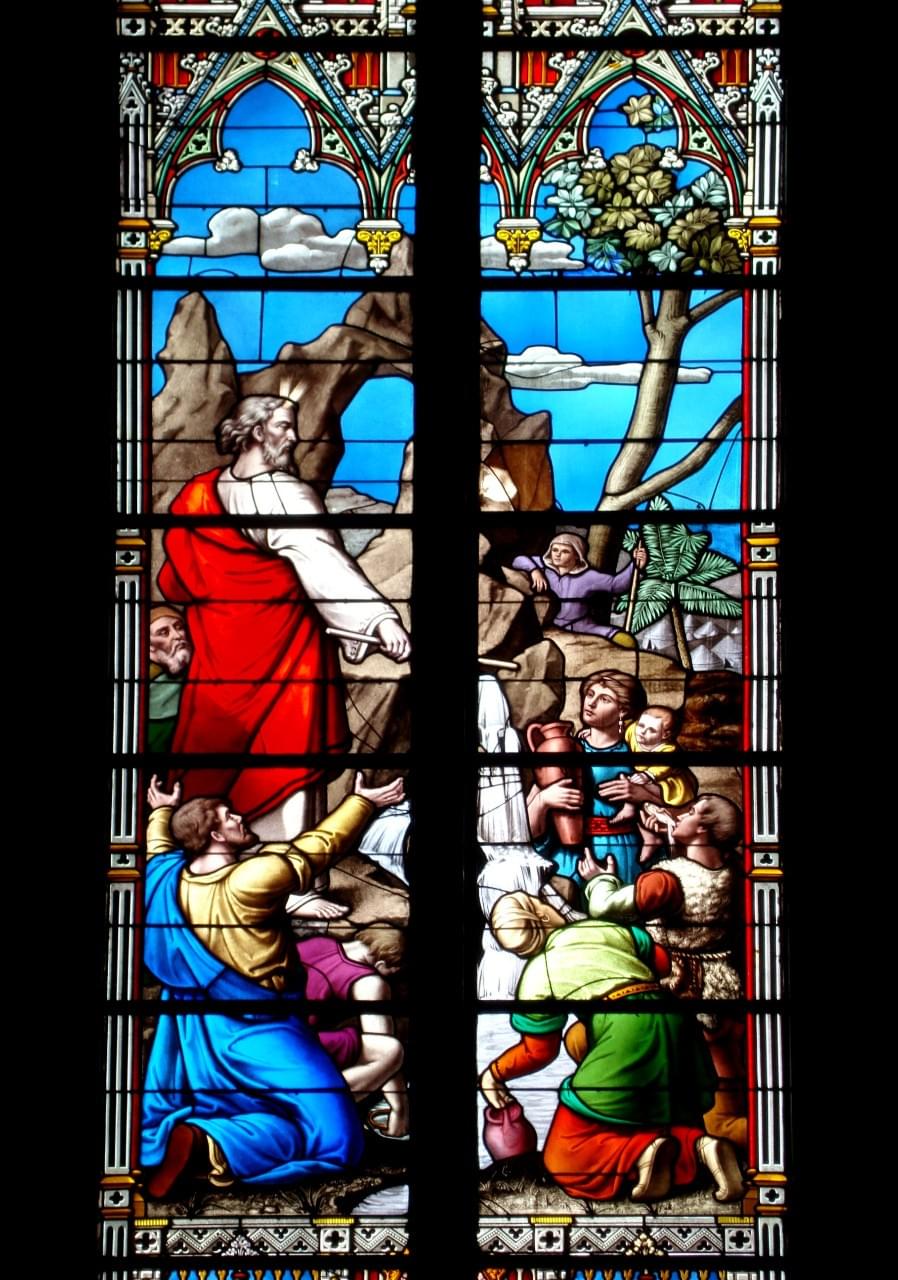 eglise sacré coeur Lille : vitraux classés monuments historiques depuis 1983 et représentants des scènes de l'Ancien et du Nouveau Testament eglise sacré coeur Lille : vitraux classés monuments historiques depuis 1983 et représentants des scènes de l'Ancien et du Nouveau Testament
