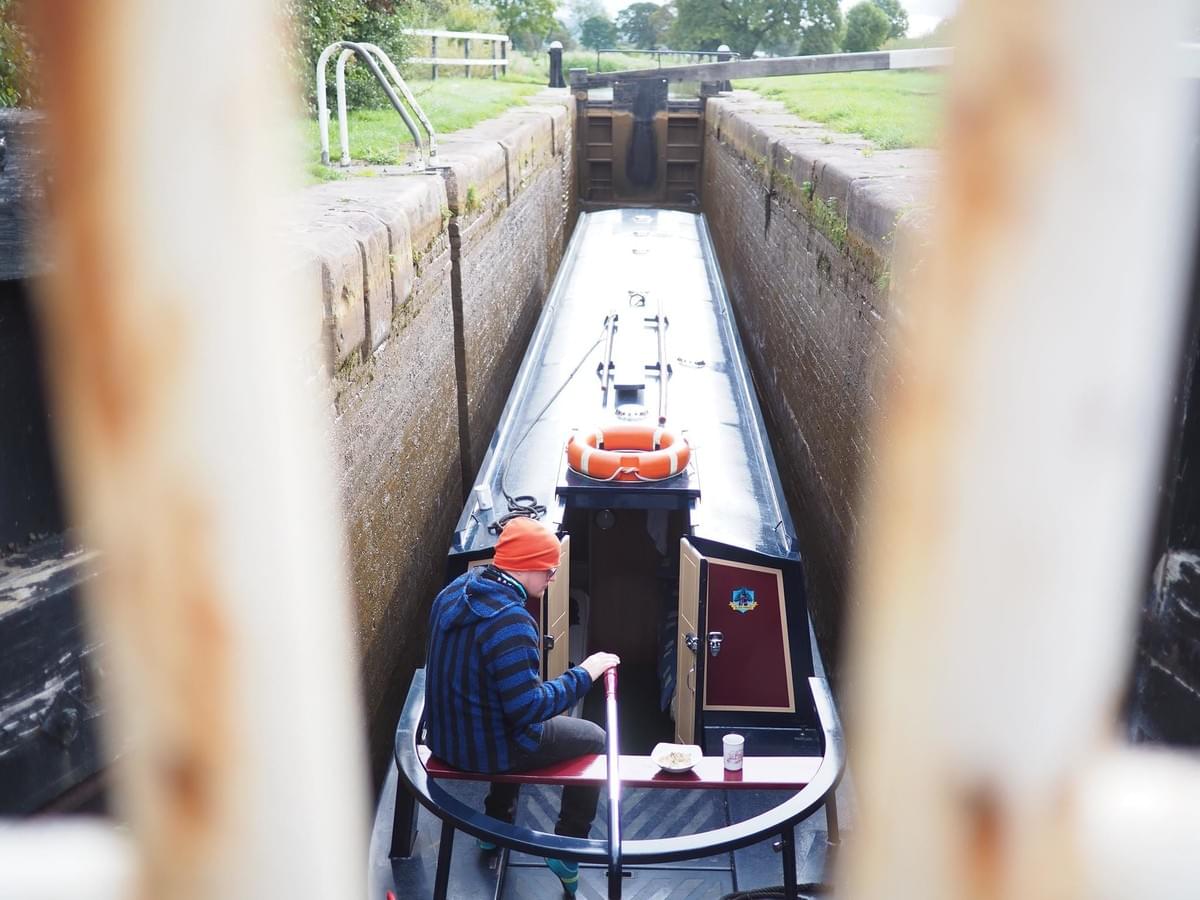 Me driving operating a narrowboat in a lock during my vacation on the British canals. Photo: Alexander Uggla Me driving operating a narrowboat in a lock during my vacation on the British canals. Photo: Alexander Uggla