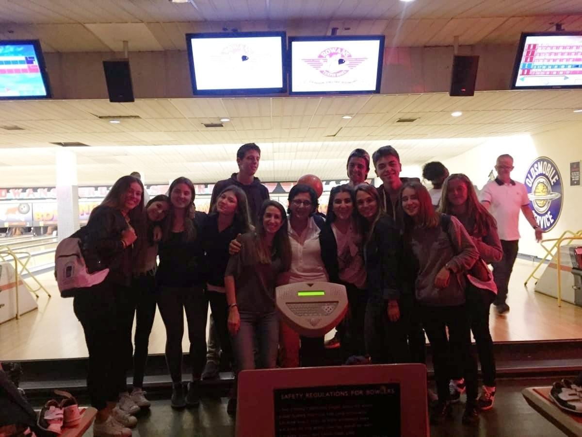Jugando al bowling Jugando al bowling