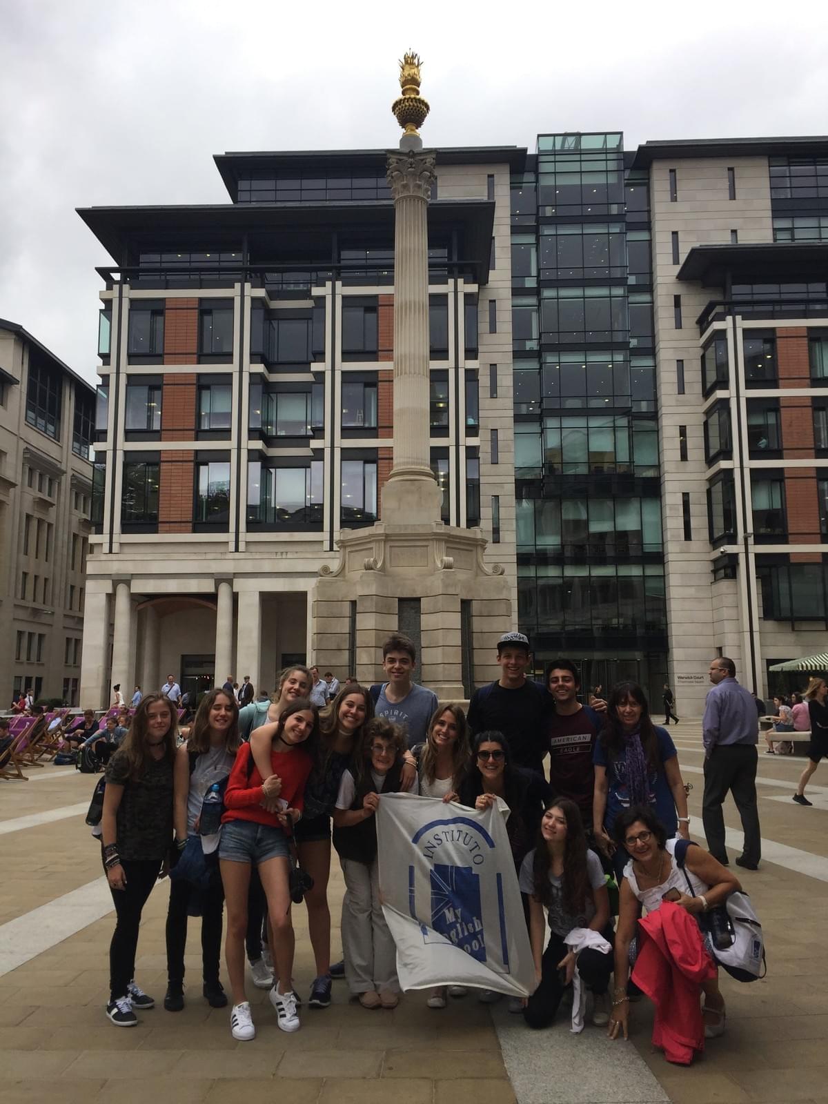 En el monumento al gran fuego de Londres en 1666 En el monumento al gran fuego de Londres en 1666