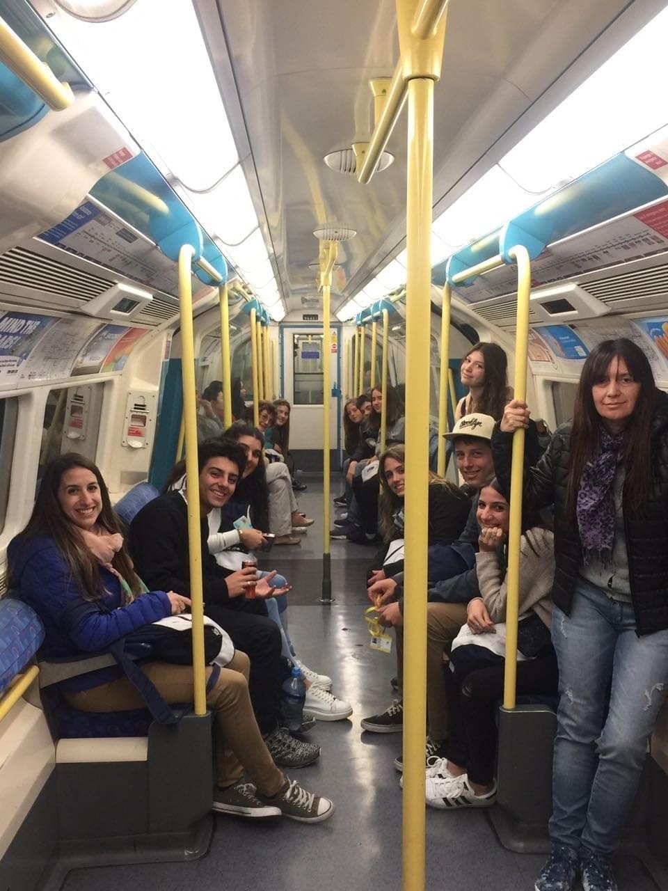 Utilizando el subte en todo momento! Utilizando el subte en todo momento!