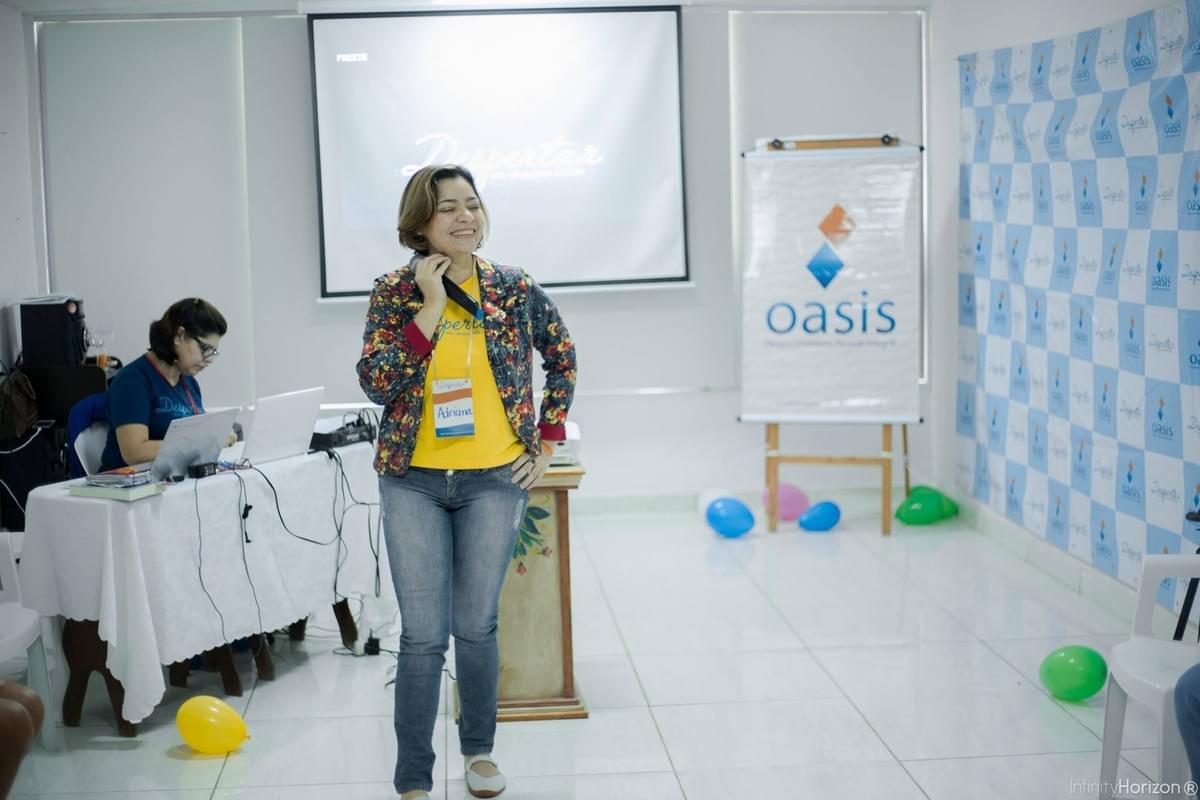Coach Adriana Araújo Ferreira em palestra na Oasis Treinamentos. Coach Adriana Araújo Ferreira em palestra na Oasis Treinamentos.
