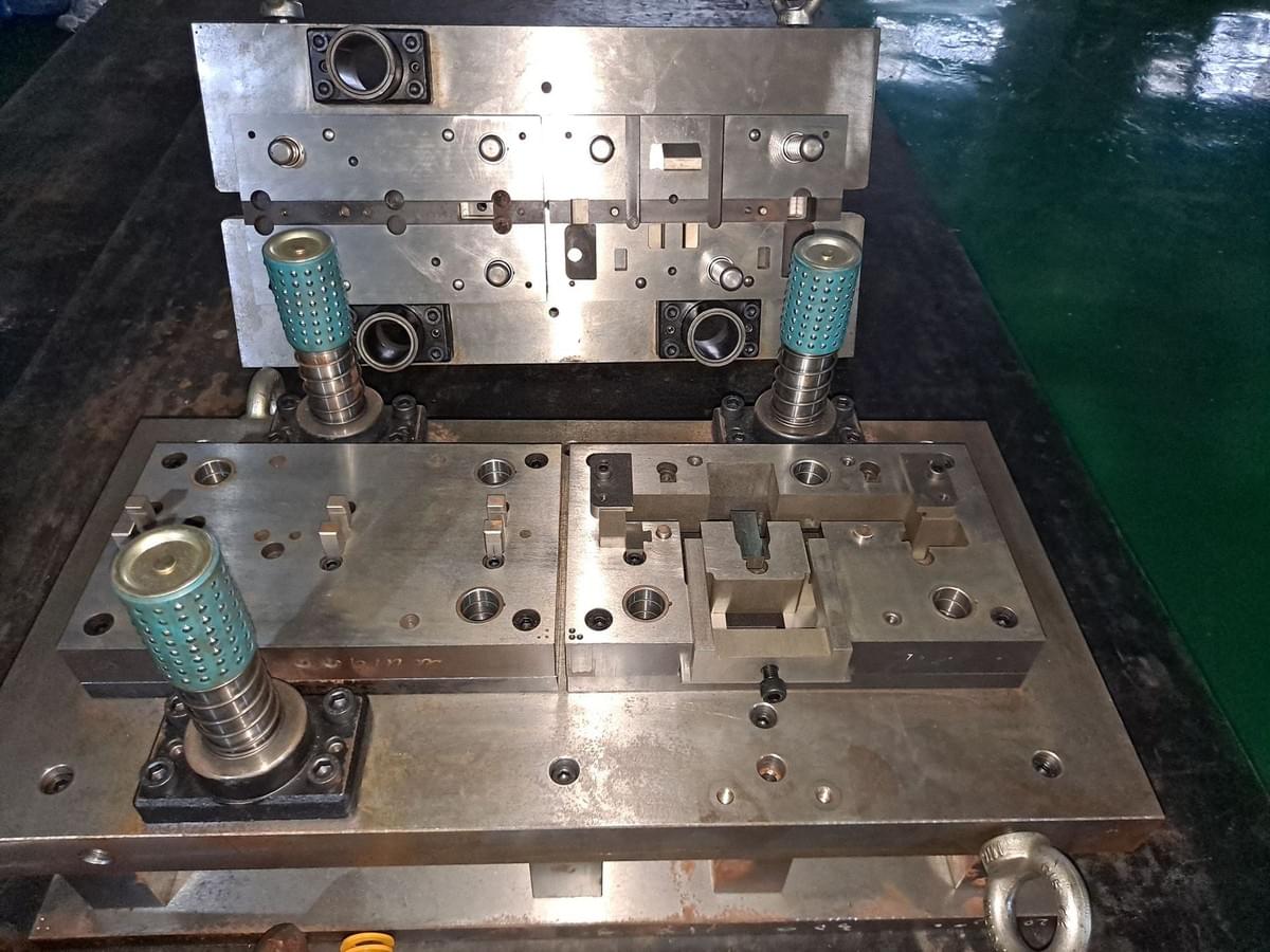 hot dip Galvanized Galvaniizing parts progressive die stamping parts manufacturer,台灣級進模衝壓件供應商 hot dip Galvanized Galvaniizing parts progressive die stamping parts manufacturer,台灣級進模衝壓件供應商