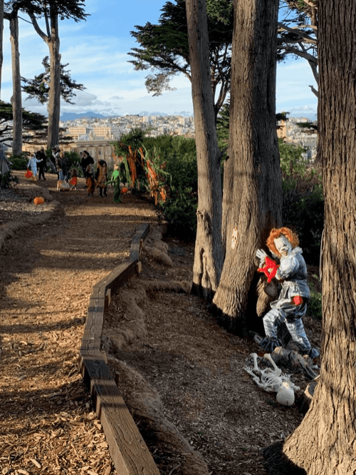 Pennywise puts the scare in Alamo Scare! Pennywise puts the scare in Alamo Scare!