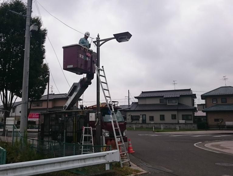 東北電力様に防犯カメラ工事日と一緒の日に100Vの配線工事をしていただいてから街頭防犯カメラ工事を行いました。 東北電力様に防犯カメラ工事日と一緒の日に100Vの配線工事をしていただいてから街頭防犯カメラ工事を行いました。