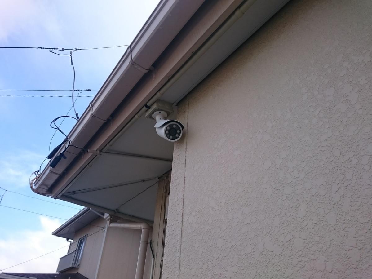 自宅敷地に不正侵入対策に防犯カメラを取付けました。 自宅敷地に不正侵入対策に防犯カメラを取付けました。