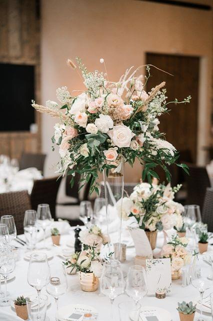 Tischgesteck mit Wow-Effekt - Elegantes Centerpiece Tischgesteck mit Wow-Effekt - Elegantes Centerpiece