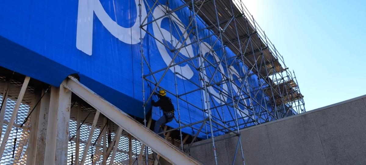 The Pepsi vinyl billboard structure sits 350 feet above street level The Pepsi vinyl billboard structure sits 350 feet above street level