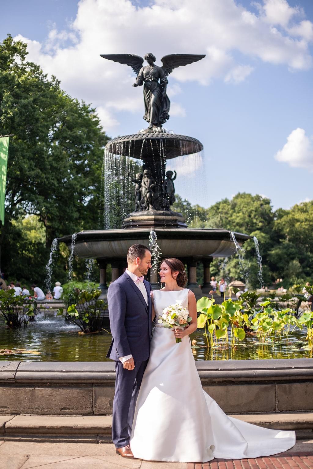 Elopement photo / Elopement Central Park / New York Elopement photographer / Central Park Fountain Elopement photo / Elopement Central Park / New York Elopement photographer / Central Park Fountain