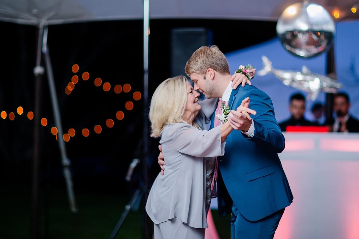 Wedding Day Parent Dances - Groom and Mom Wedding Day Parent Dances - Groom and Mom