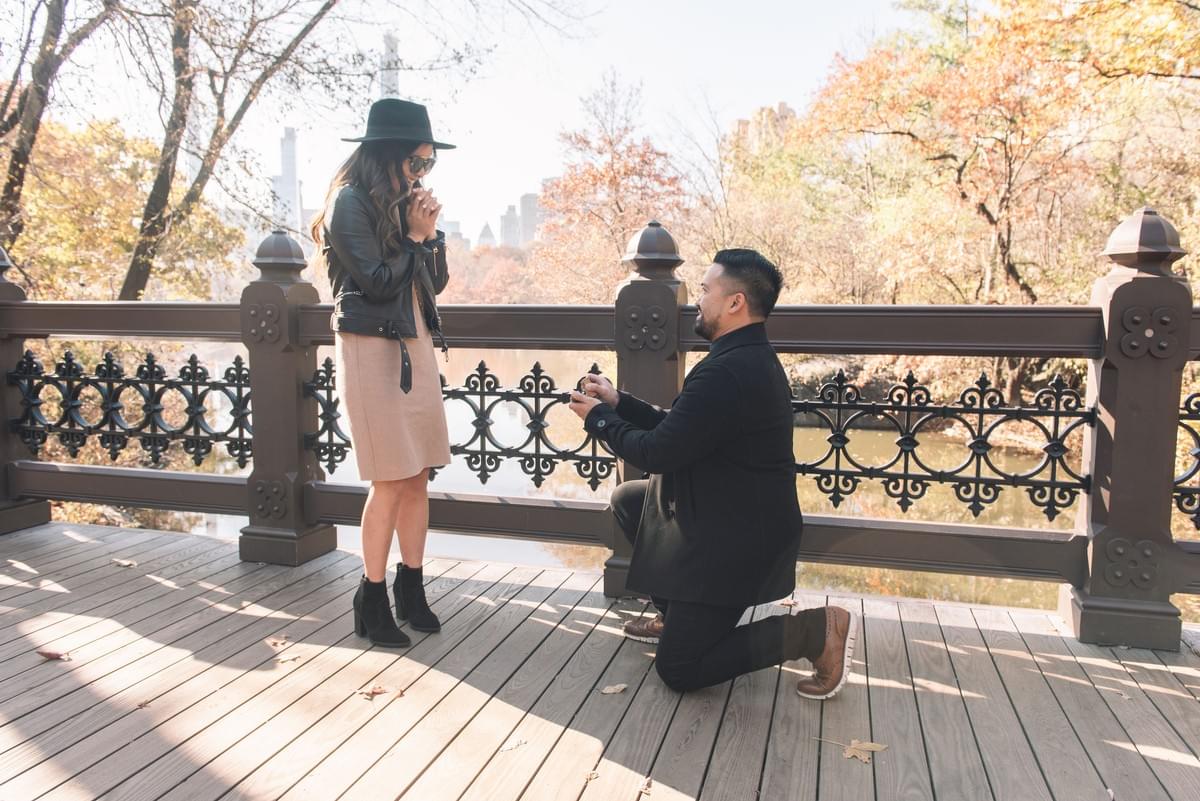 Central Park proposal / 纽约中央公园求婚 / 纽约摄影师 / 求婚成功 / 纽约求婚地点 / Surprise proposal photographer / Oak Bridge Central Park proposal / 纽约中央公园求婚 / 纽约摄影师 / 求婚成功 / 纽约求婚地点 / Surprise proposal photographer / Oak Bridge