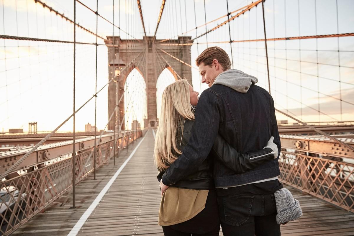 Couple on the Brooklyn Bridge Couple on the Brooklyn Bridge