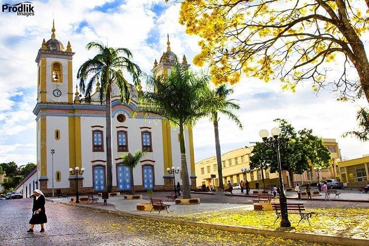 Itapecerica Minas Gerais fonte: user-images.strikinglycdn.com