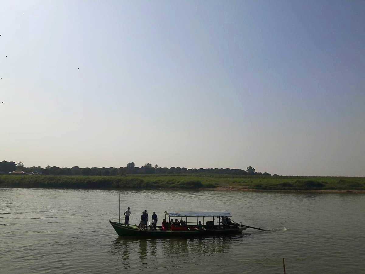 Boat ride to go to Inwa city Boat ride to go to Inwa city
