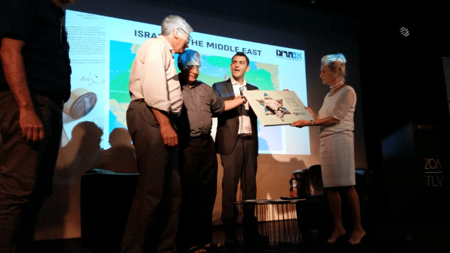 Goldi Steiner, founder and Co-Chair of Canadians for Israel's Legal Rights (CILR.org) receives an award from leaders of Im Turtzu in Tel Aviv for her tireless work in promoting education about Israel's land title deed from the world, the Mandate For Palestine. PHOTO by Mark Vandermaas Goldi Steiner, founder and Co-Chair of Canadians for Israel's Legal Rights (CILR.org) receives an award from leaders of Im Turtzu in Tel Aviv for her tireless work in promoting education about Israel's land title deed from the world, the Mandate For Palestine. PHOTO by Mark Vandermaas