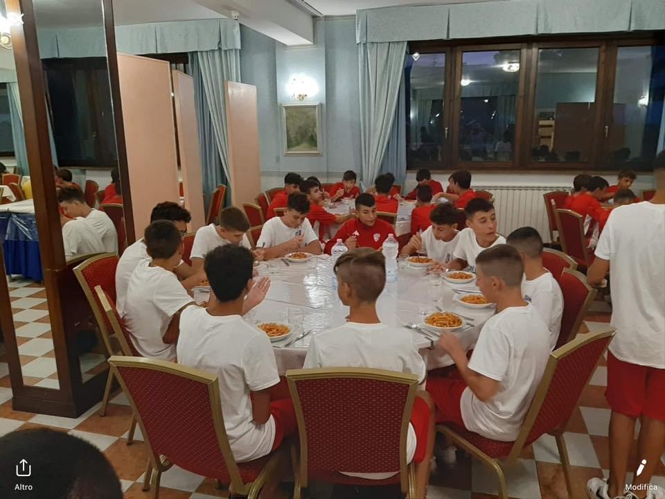 Ponte Di Nona - Ritiro 2019 meritata cena per i ragazzi Ponte Di Nona - Ritiro 2019 meritata cena per i ragazzi