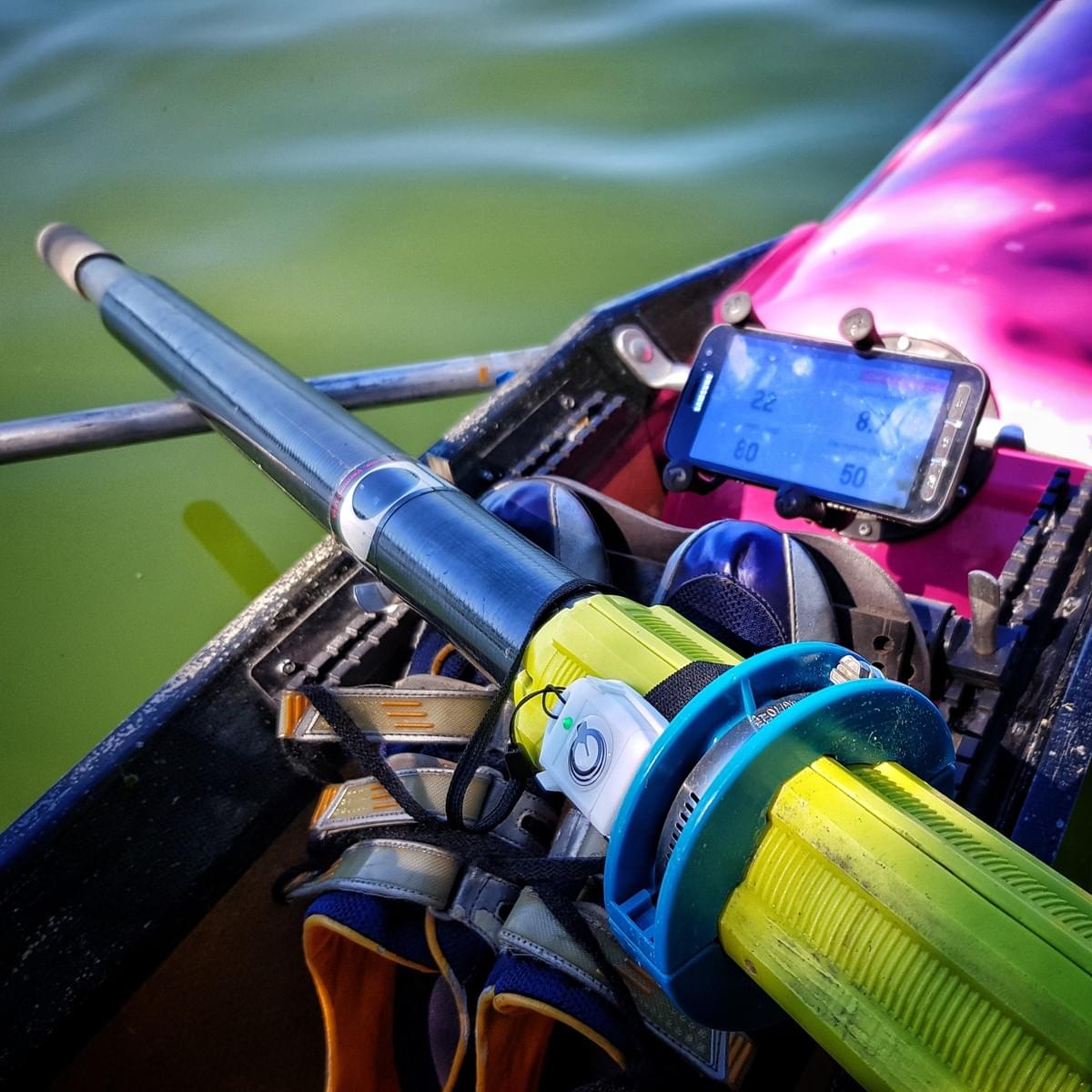 Measure your rowing technique with the Quiske pod on the oar Measure your rowing technique with the Quiske pod on the oar