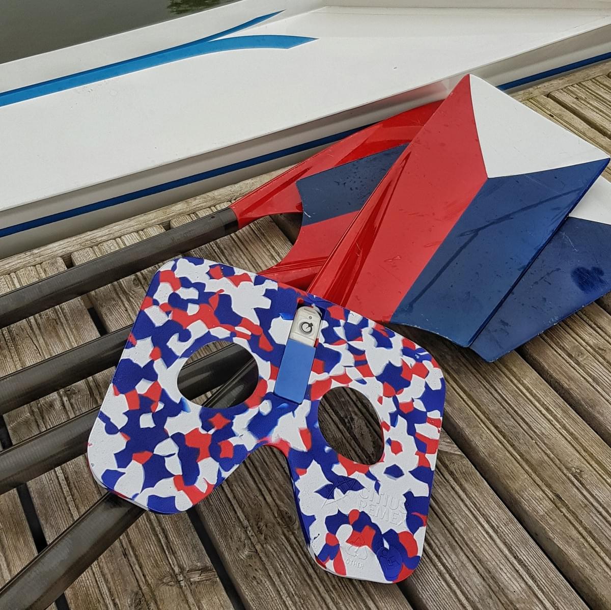 Measure your rowing technique by placing the Quiske pod on or under your seat Measure your rowing technique by placing the Quiske pod on or under your seat