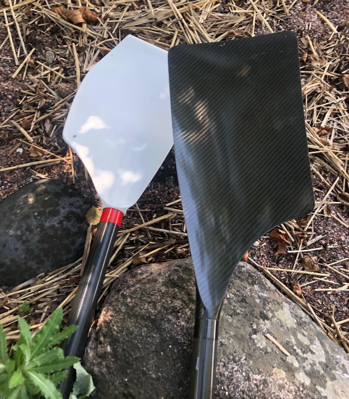The stronger rower can choose larger blades to synchronize the angular velocity of the oars The stronger rower can choose larger blades to synchronize the angular velocity of the oars