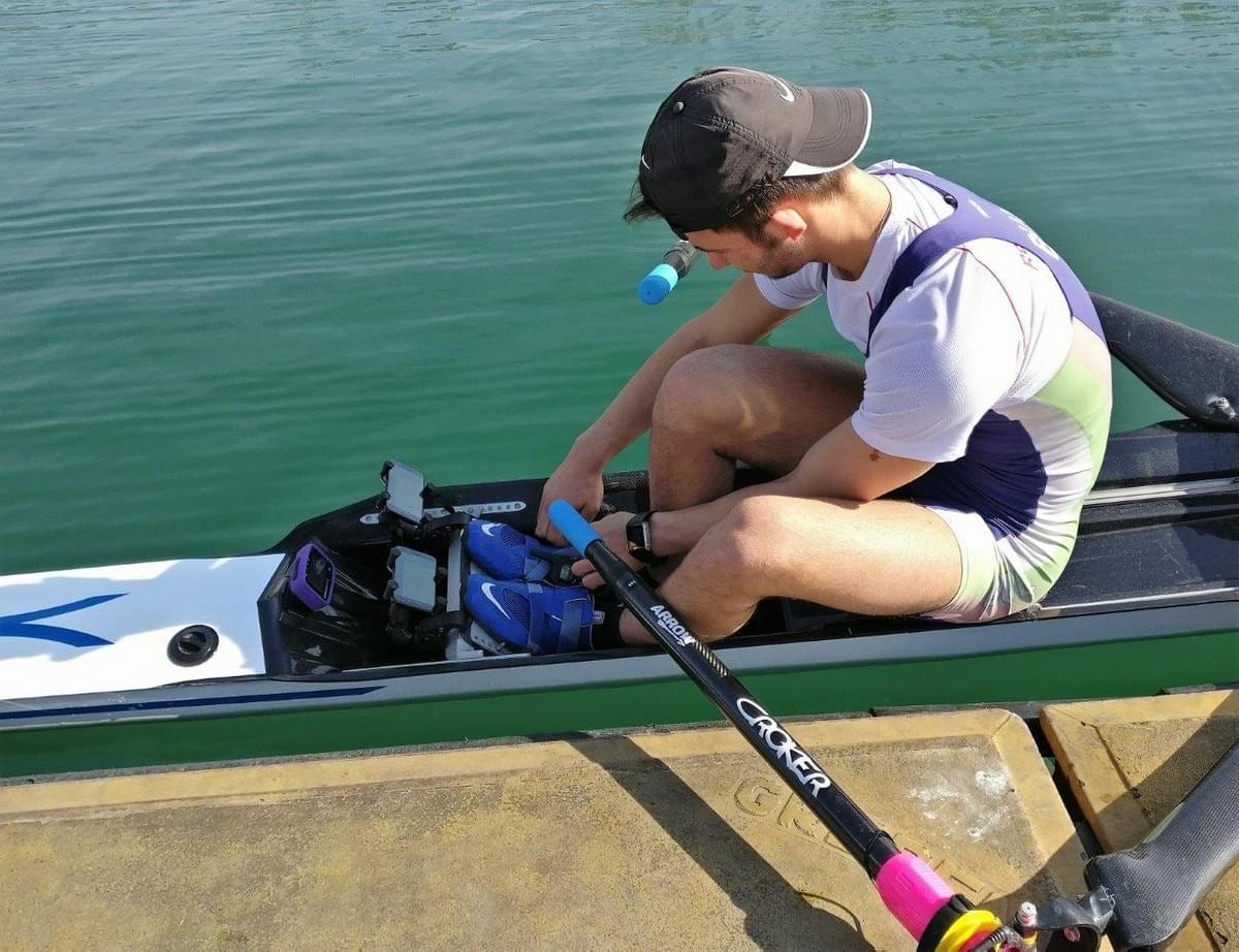 Having sensors on right and left oars means that two phones are needed Having sensors on right and left oars means that two phones are needed