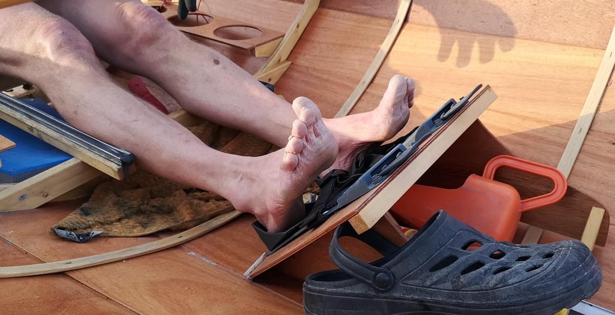 The wooden boat foot stretcher and the equipment for getting water out of the boat when the waves get in The wooden boat foot stretcher and the equipment for getting water out of the boat when the waves get in