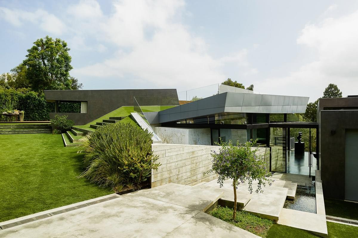 Minimalist House with Grass Roof by Eric Rosen Architects Minimalist House with Grass Roof by Eric Rosen Architects