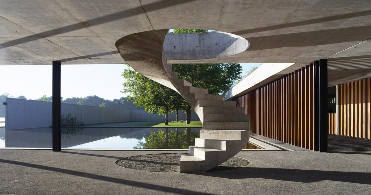 Stunning concrete stables features grassy roof for horses to graze Estudio Ramos Stunning concrete stables features grassy roof for horses to graze Estudio Ramos
