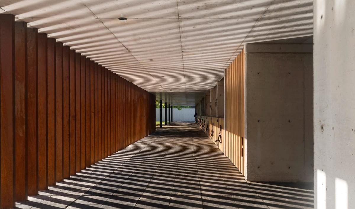 Stunning concrete stables features grassy roof for horses to graze Estudio Ramos Stunning concrete stables features grassy roof for horses to graze Estudio Ramos