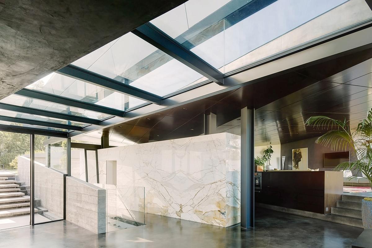 Minimalist House with Grass Roof by Eric Rosen Architects Minimalist House with Grass Roof by Eric Rosen Architects