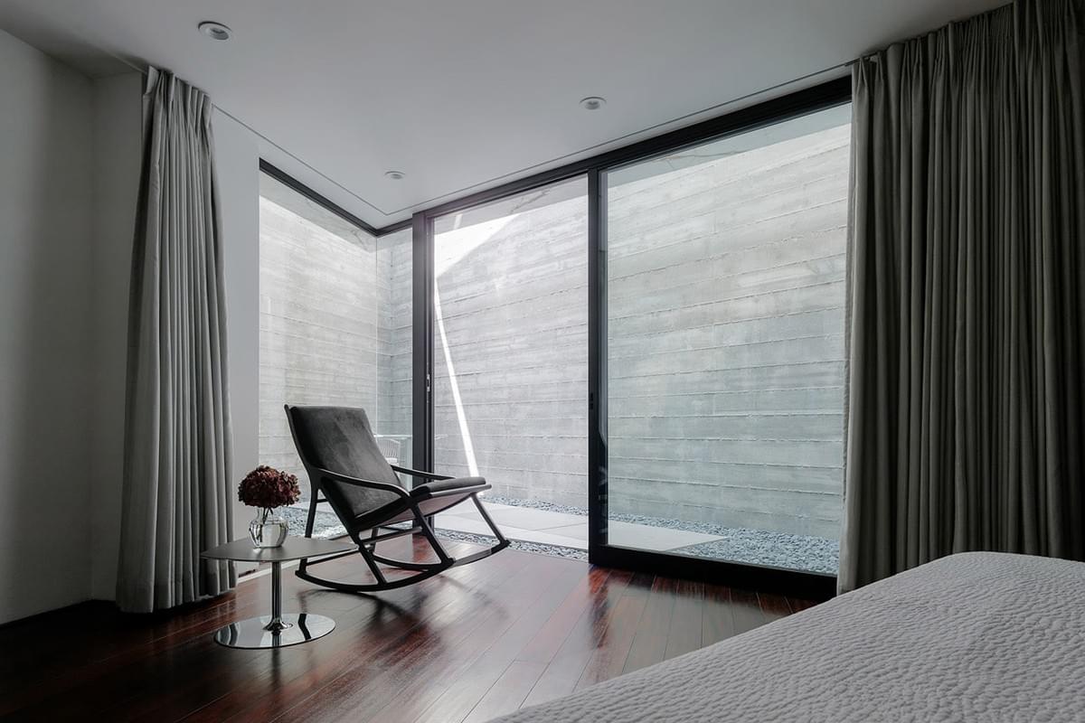 Minimalist House with Grass Roof by Eric Rosen Architects Minimalist House with Grass Roof by Eric Rosen Architects