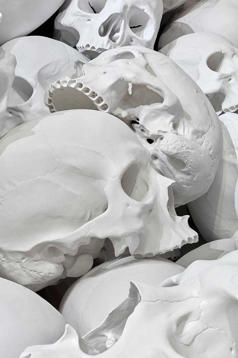 Ron Mueck's 100 sculpted skulls Ron Mueck's 100 sculpted skulls
