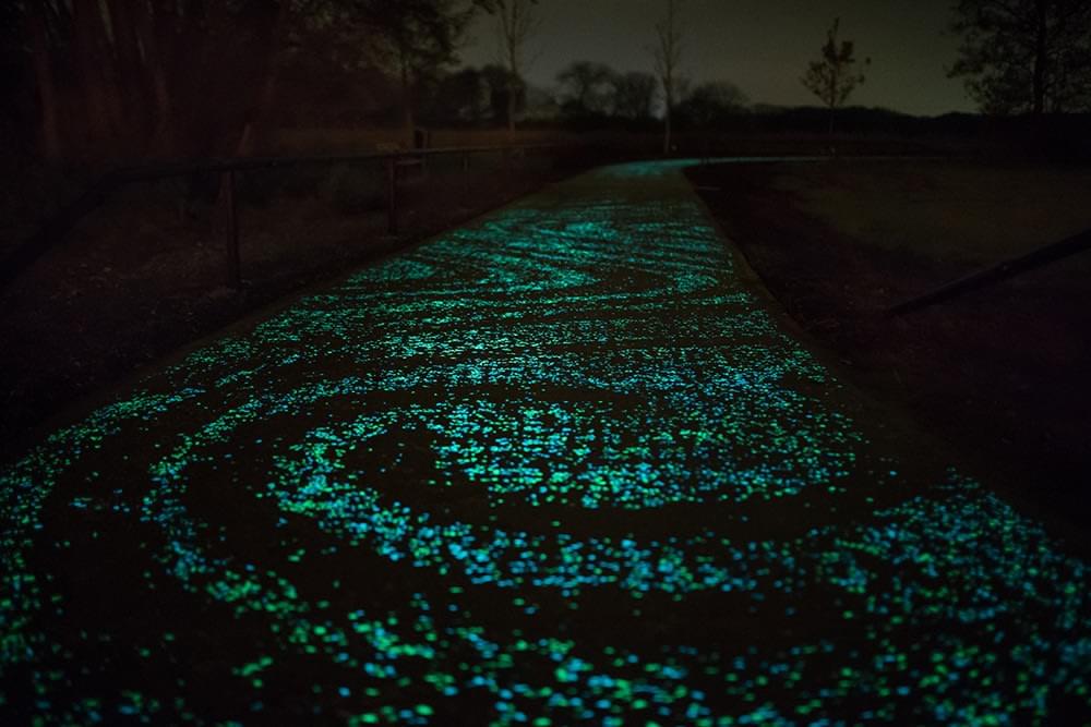 Glow-in-the-dark Bike Path Inspired by Van Gogh Glow-in-the-dark Bike Path Inspired by Van Gogh