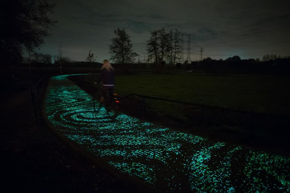 Glow-in-the-dark Bike Path Inspired by Van Gogh Glow-in-the-dark Bike Path Inspired by Van Gogh