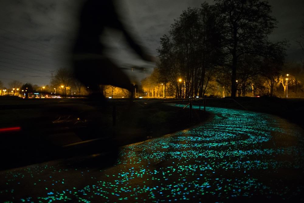Glow-in-the-dark Bike Path Inspired by Van Gogh Glow-in-the-dark Bike Path Inspired by Van Gogh