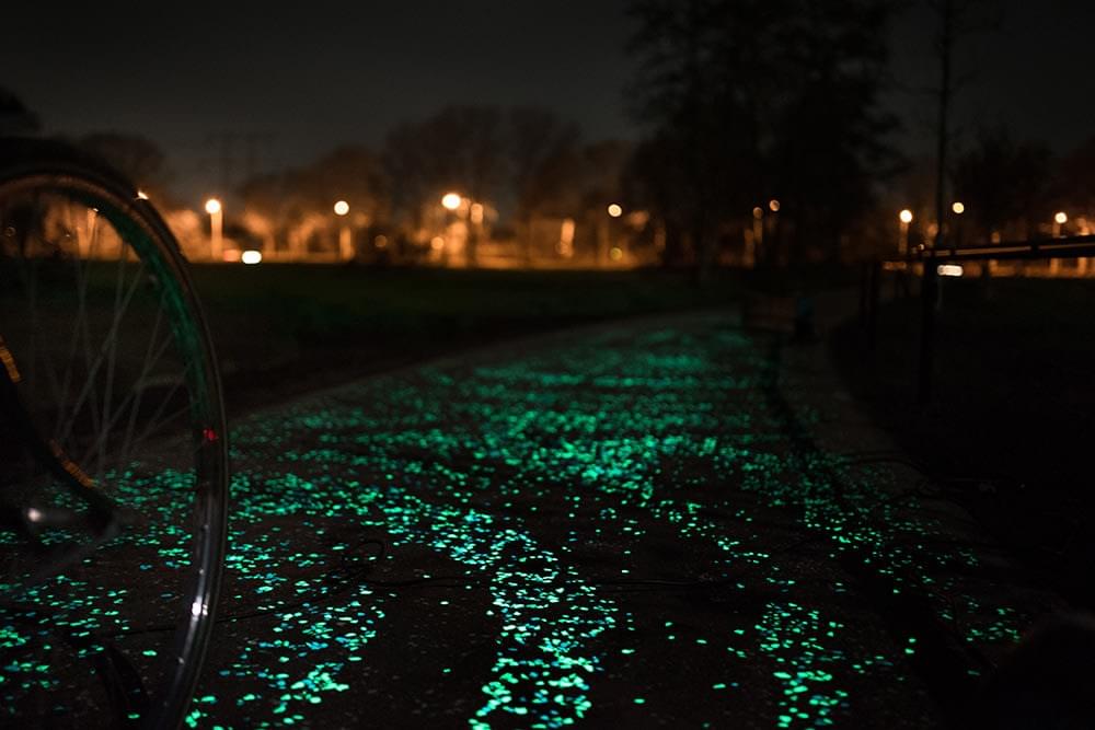 Glow-in-the-dark Bike Path Inspired by Van Gogh Glow-in-the-dark Bike Path Inspired by Van Gogh