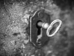 je possède les clés intérieures de mes propres prisons internes. Une Clé dans serrure de mon conditionnement je possède les clés intérieures de mes propres prisons internes. Une Clé dans serrure de mon conditionnement